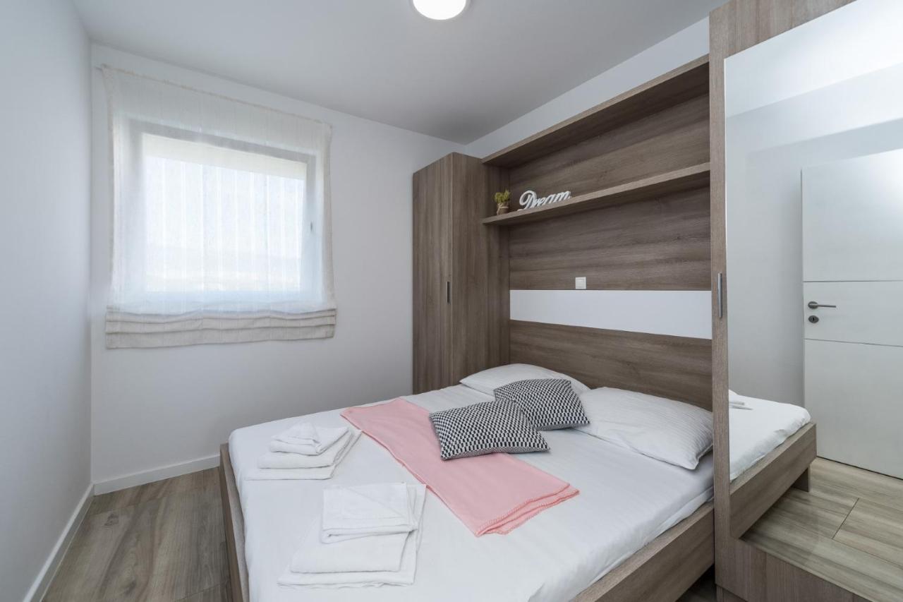 Apartments & Rooms Danivan Pool Villas B Novalja Luaran gambar