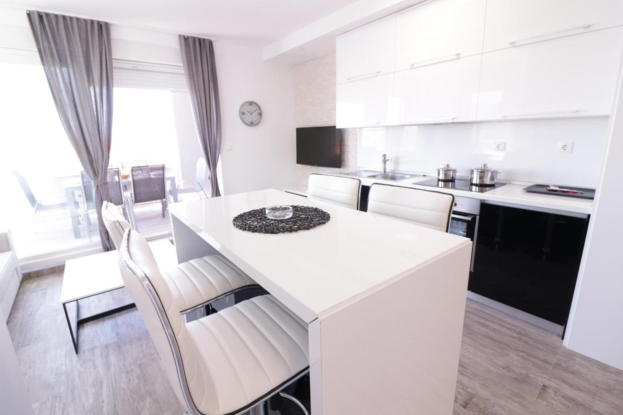 Apartments & Rooms Danivan Pool Villas B Novalja Bilik gambar