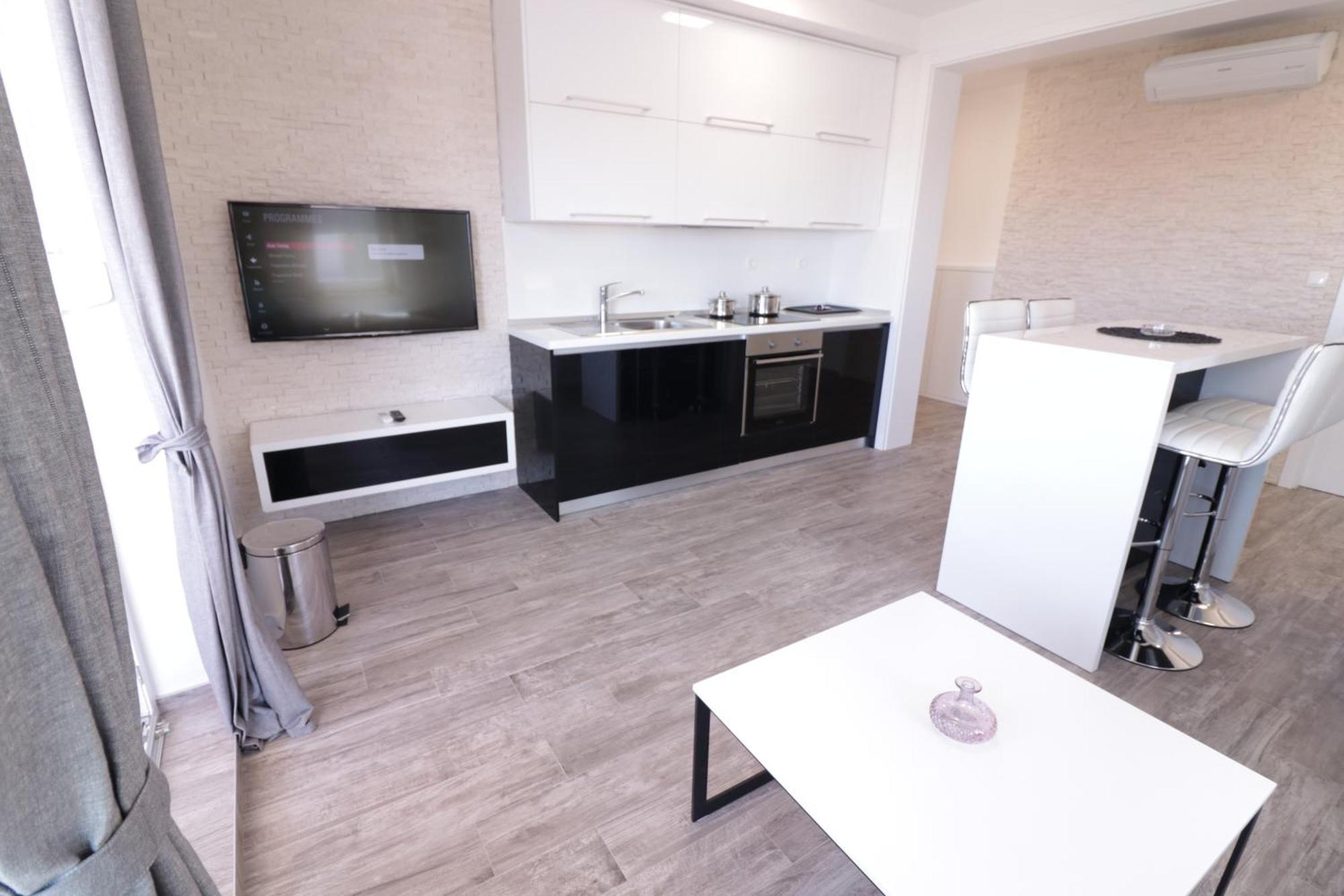 Apartments & Rooms Danivan Pool Villas B Novalja Bilik gambar