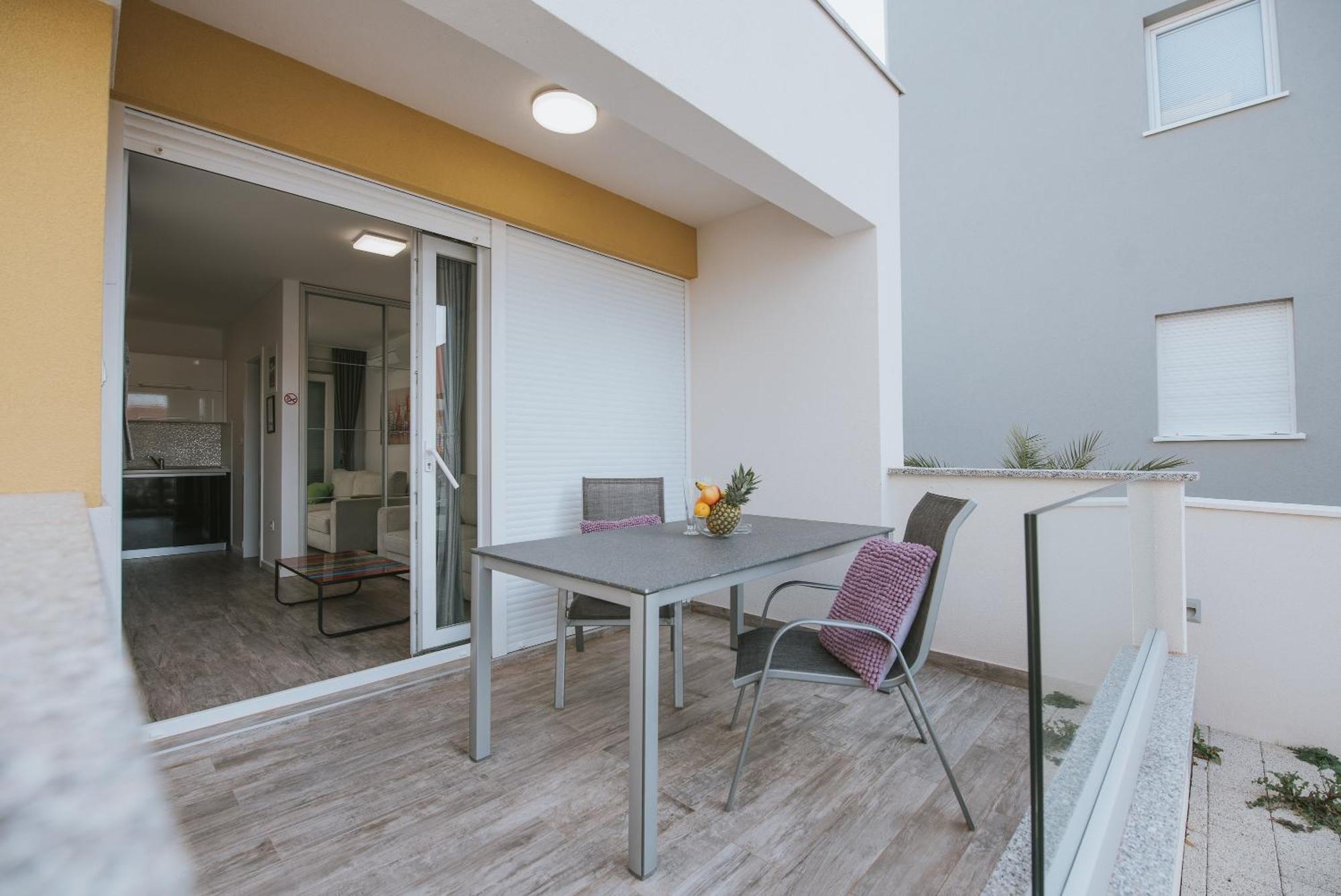 Apartments & Rooms Danivan Pool Villas B Novalja Bilik gambar