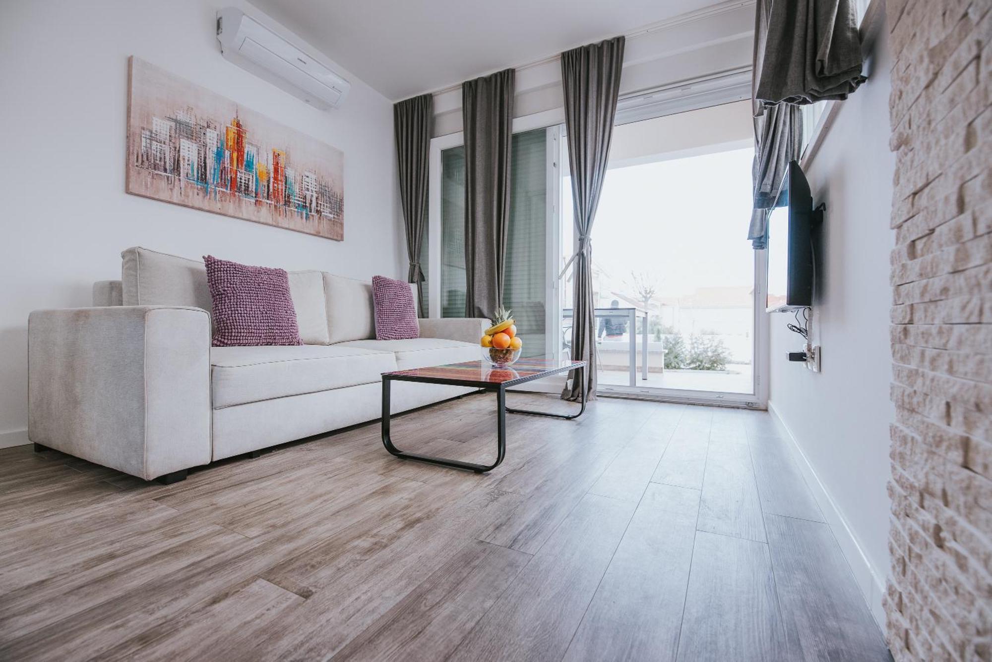 Apartments & Rooms Danivan Pool Villas B Novalja Bilik gambar